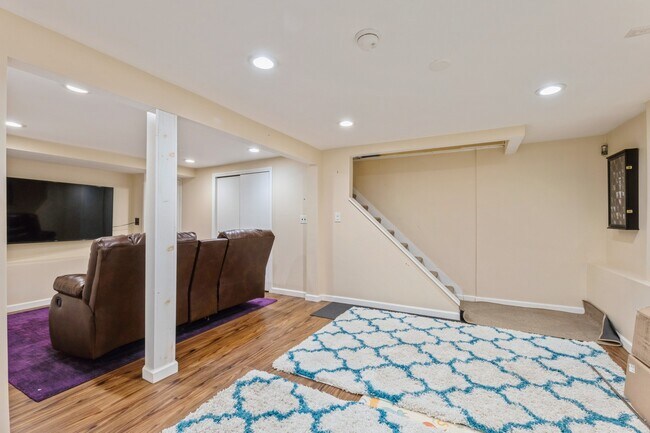 Building Photo - 123 Brookside Ave