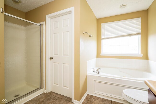 Building Photo - 2146 Rosswood Blvd