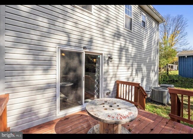 Building Photo - 144 Rollason Dr