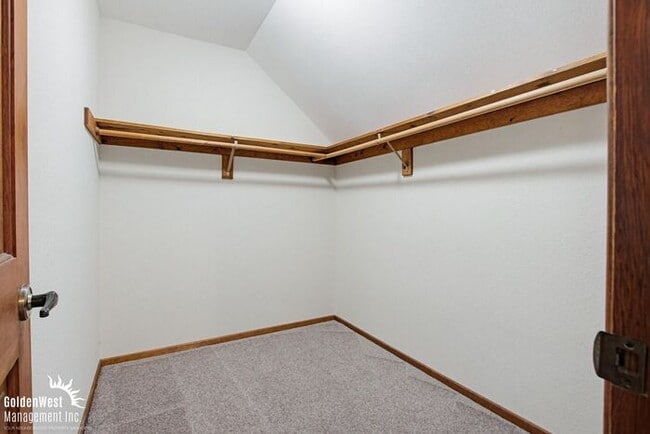 Building Photo - Spacious and Inviting 4Bdm 3Ba Home Nestled in the Scenic Hills of Fallbrook!