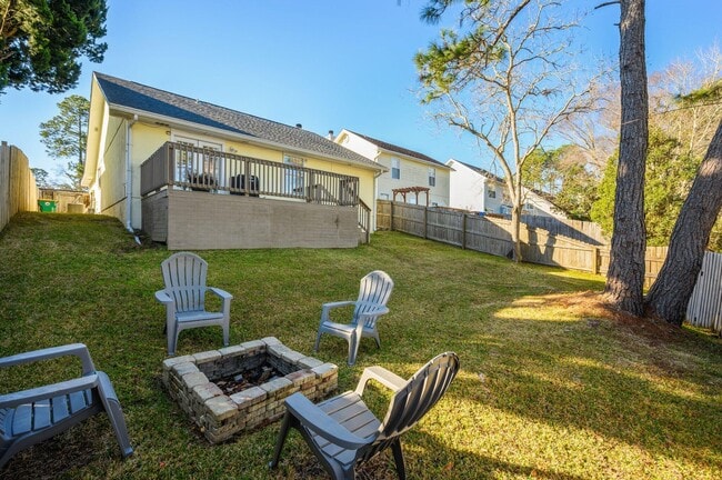 Building Photo - 1221 Charleston Cir