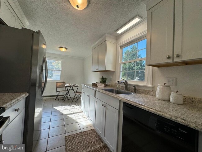 Building Photo - 1581 Skinners Turn Rd