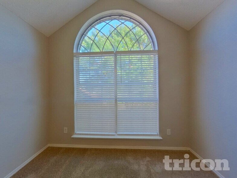 Building Photo - 1233 Clear Creek Dr