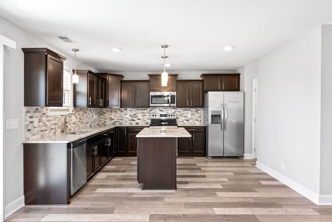 Building Photo - 4 Bedroom Home For Rent Near Post!