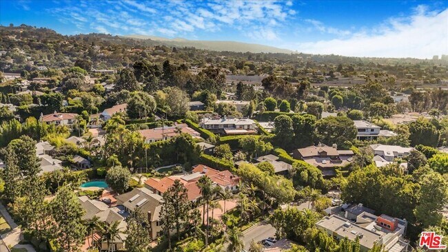 Building Photo - 114 S Layton Dr
