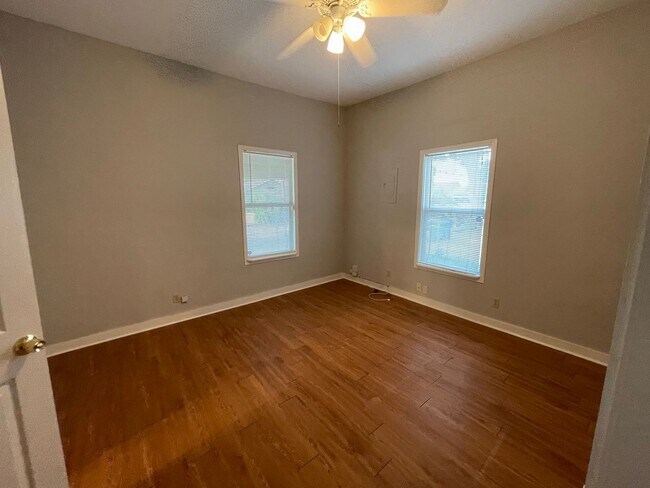 Building Photo - Rental Home Available!