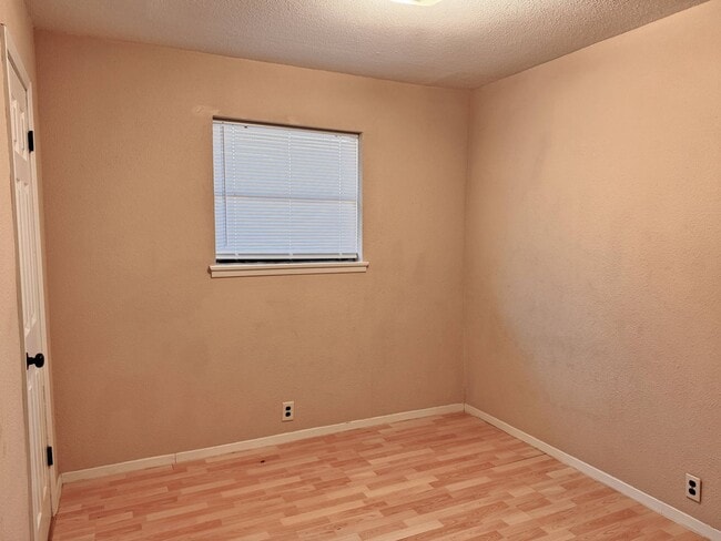 Building Photo - Affordable 3 Bed 1 Bath In Lynwood