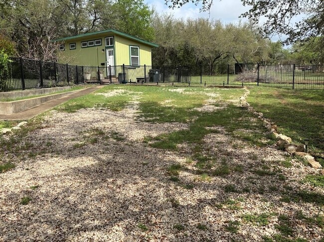 Building Photo - 1002 Spanish Oak Trail