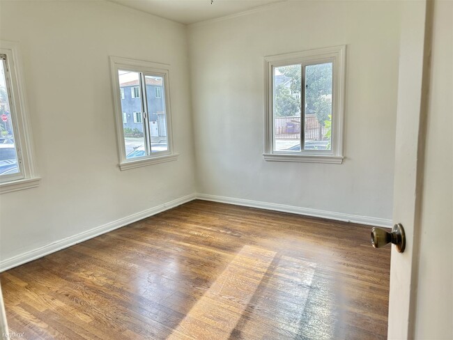 Building Photo - 2 br, 1 bath 4plex - 1456 South Fairfax Av...