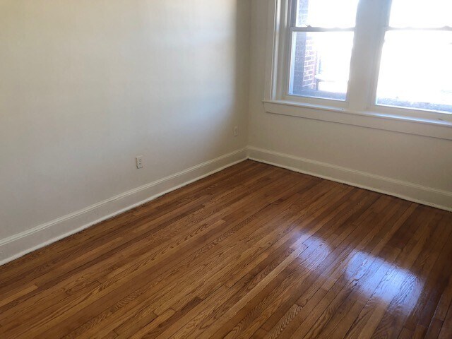 Building Photo - 127 Sutherland Rd