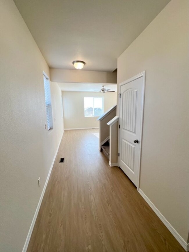 Building Photo - Gorgeous newer built 3 bedroom home in Mer...