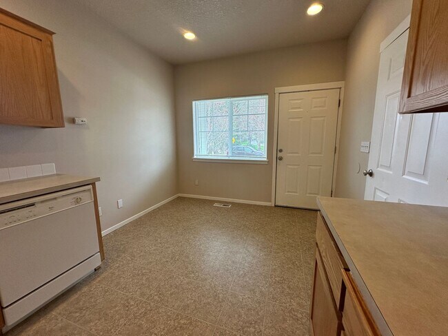 Building Photo - S0476