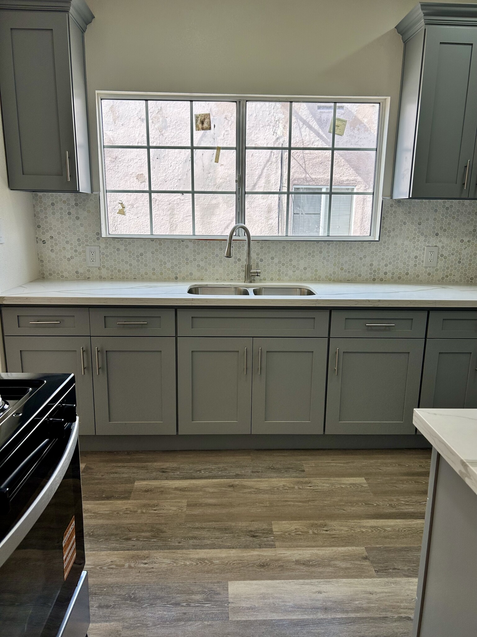 Large amount of counter space for cooking or entertaining. - 4043 1/2 W 21st St