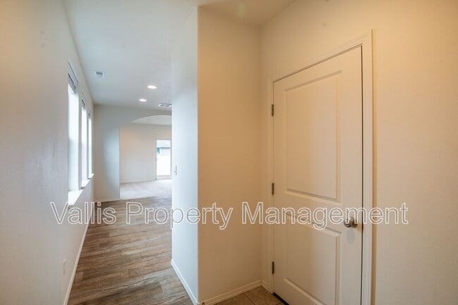 Building Photo - 4850 Heathwood St NE