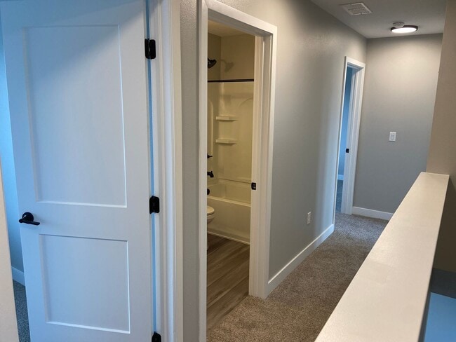Building Photo - Newer build single family home!