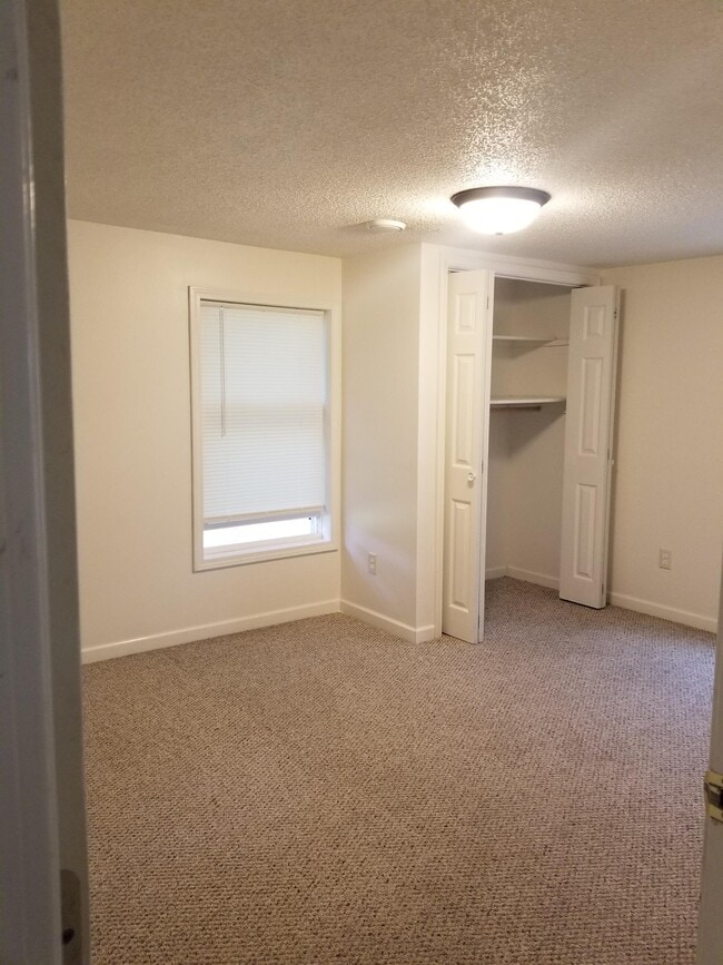 Building Photo - 607 IA-1