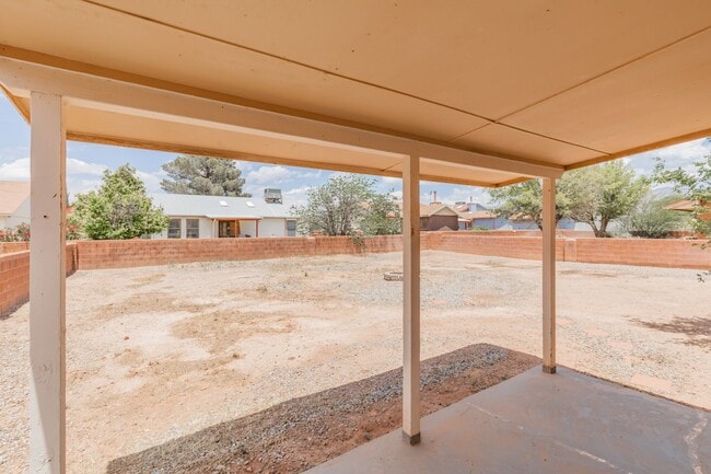 Building Photo - Conveniently located 3 Bedroom, 2 bath near HAFB