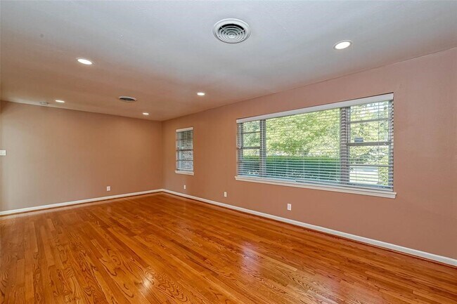Building Photo - 9139 Western Dr