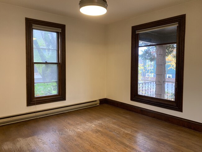 Living Room. - 1023 SE Bidwell St