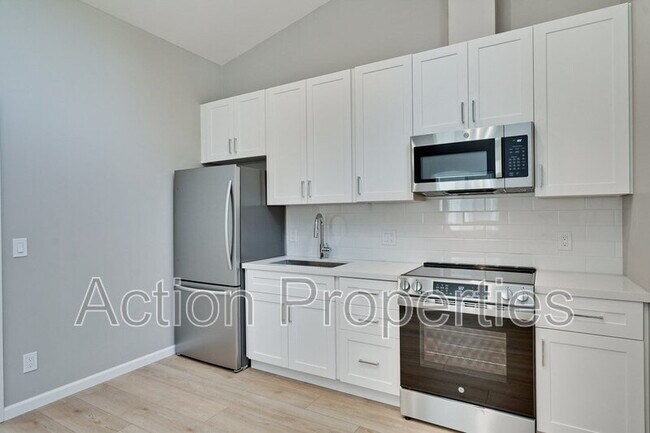 Building Photo - 368 Camille Ct