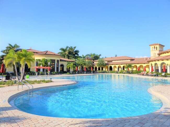 Building Photo - Seasonal Short-Term 3 Bedroom 2.5 Bathroom Townhouse located in Gran Paradiso!