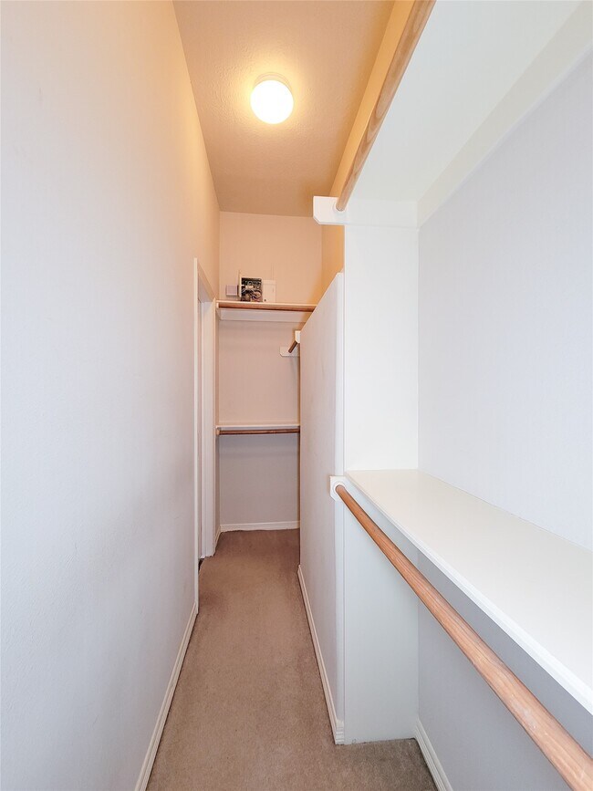 Building Photo - 12755 Mill Ridge Dr