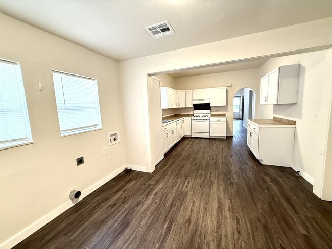 Building Photo - 531 G St NW