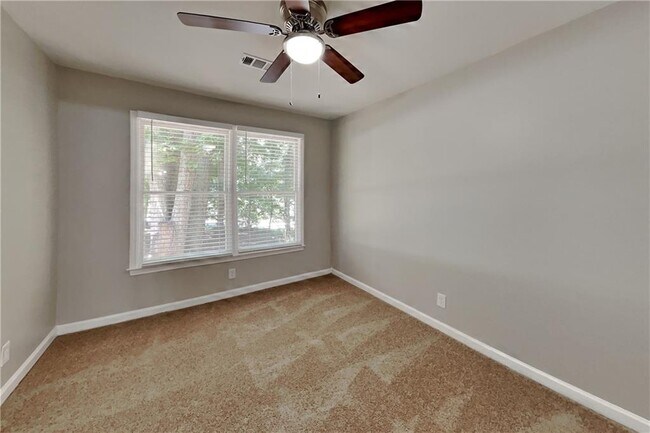 Building Photo - 5665 Enchantress Ln NE
