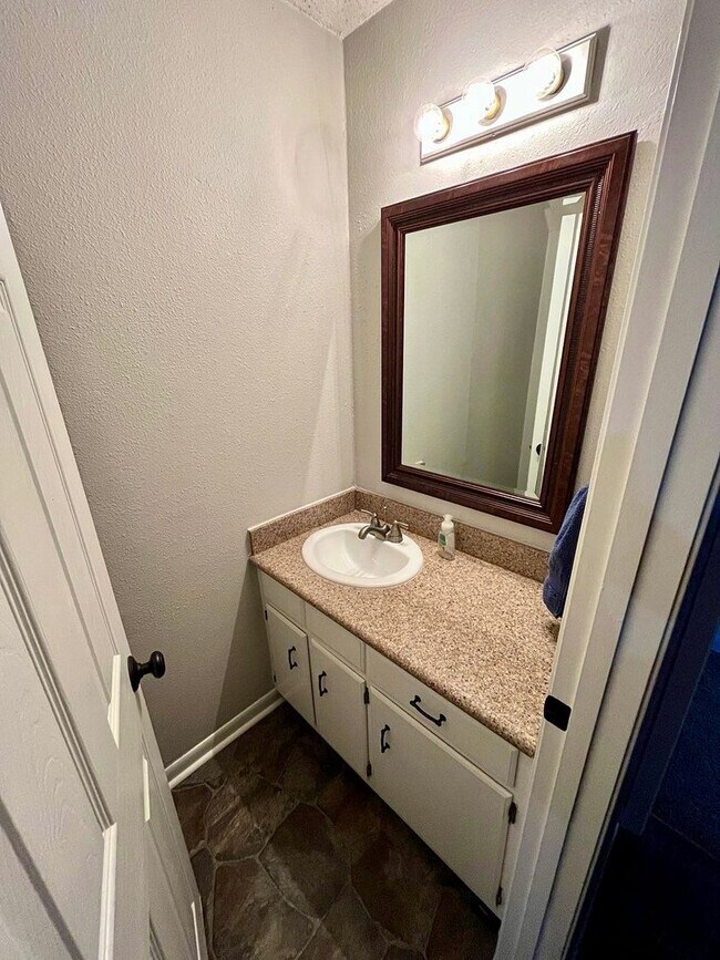 Building Photo - ** 2 BED/1.5 BATH CANDO IN NORTH SHREVEPORT **