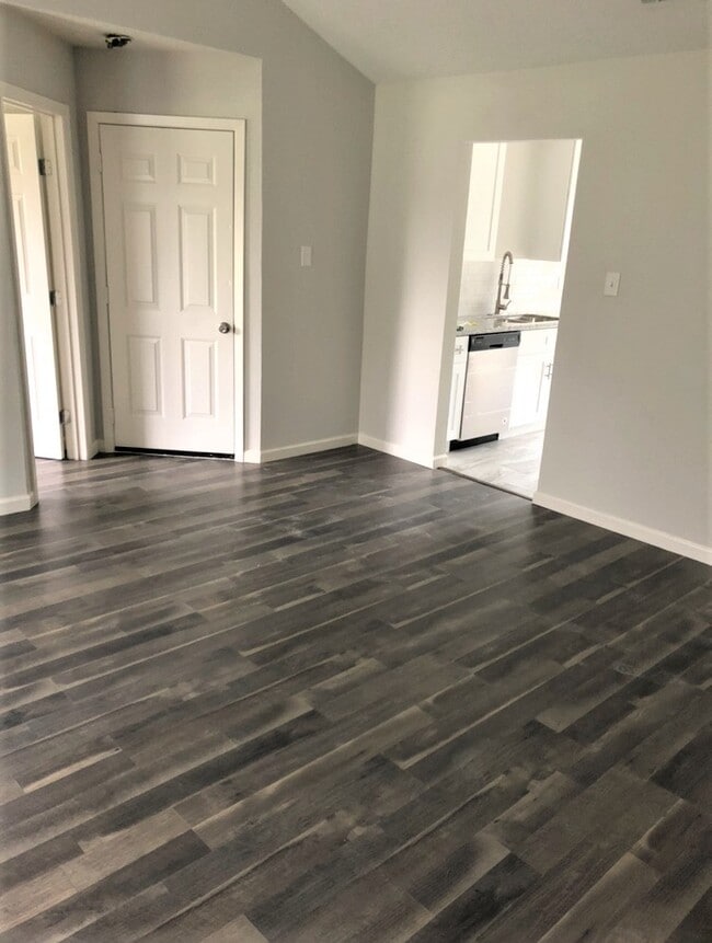 Building Photo - 1919 Oakwell Ln