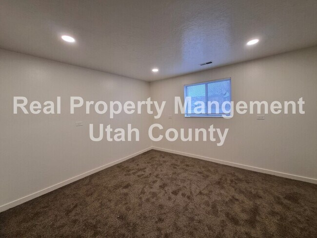 Building Photo - 1146 W 100 N