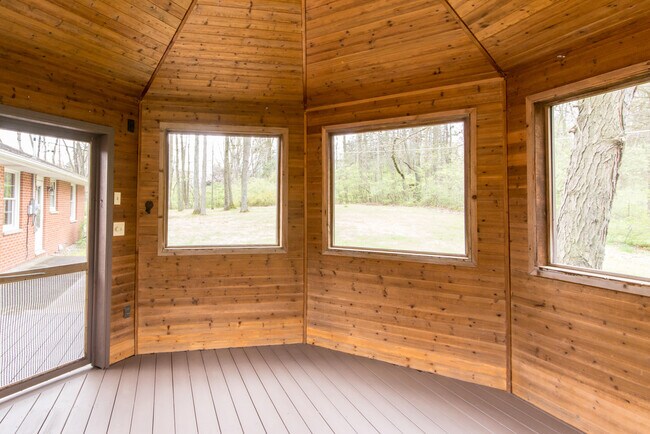 Building Photo - 6868 Crane Rd