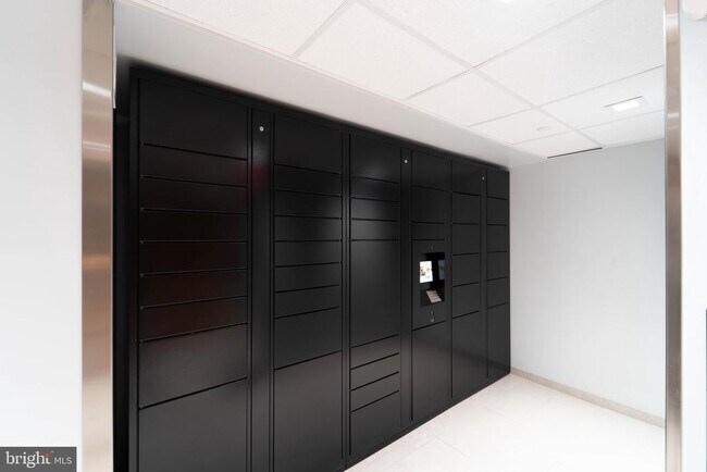 Building Photo - 1808 Old Meadow Rd