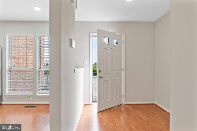 Building Photo - 1004 Dartmouth Glen Way