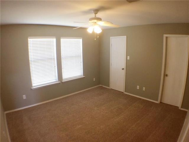 Building Photo - 2301 Kingsway Dr