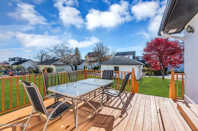 Building Photo - 3 Royal Pl