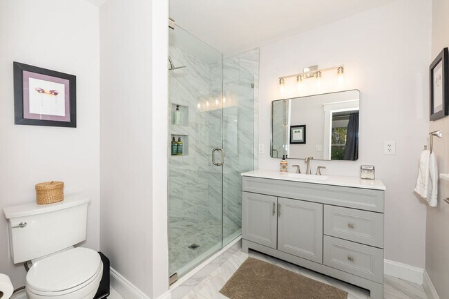 Building Photo - 3935 Oak Park Pl