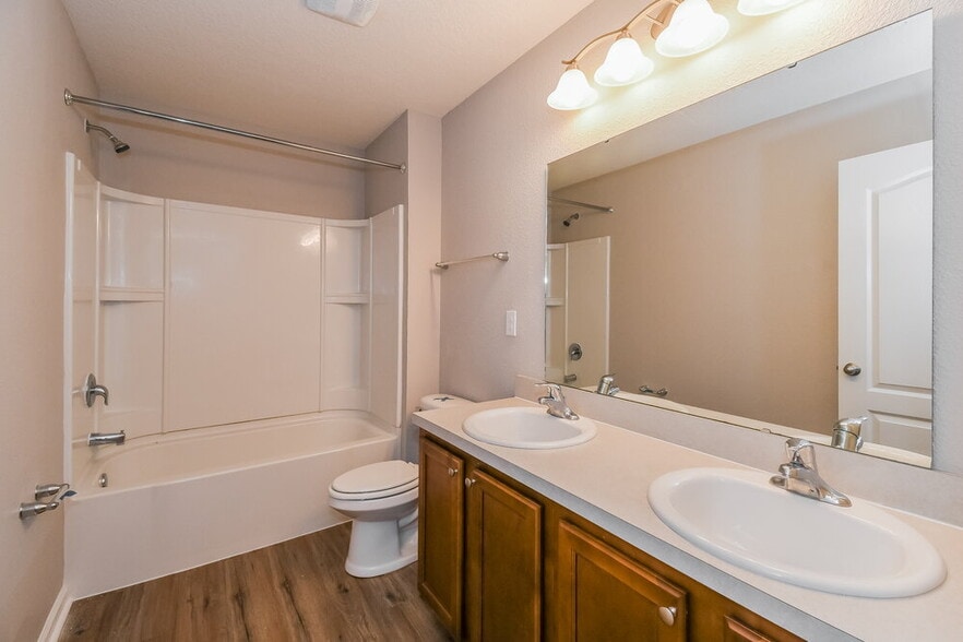 Building Photo - 6737 Sandle Dr