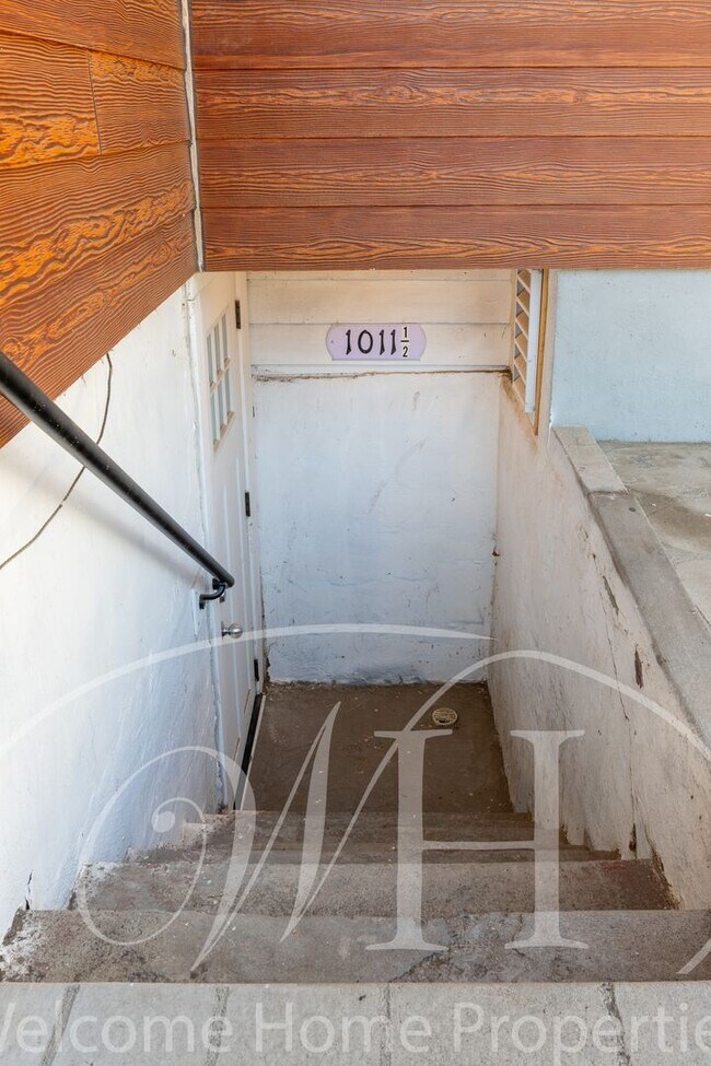 Building Photo - 1011 Waverly St