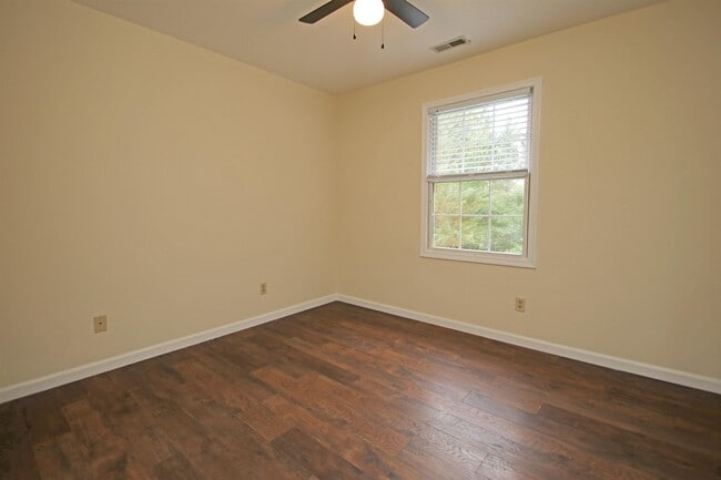Building Photo - 1345 Goldfinch Dr