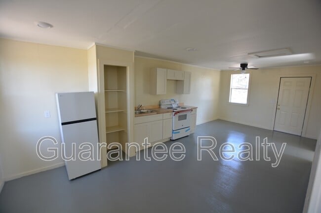 Building Photo - 2726 Shamrock Dr