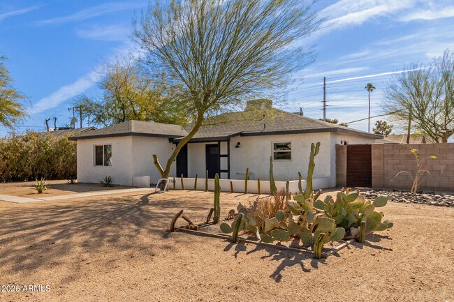Building Photo - 1743 W Verde Ln