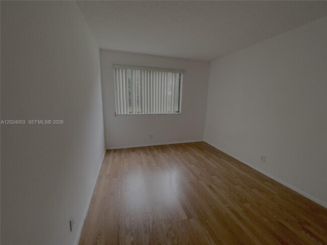 Building Photo - 191 Lakeview Dr