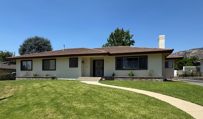 Building Photo - Beautiful Glendora Home in Desireable Area