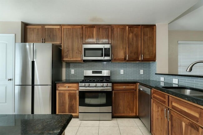 Building Photo - 5208 Walnut Grove Ct