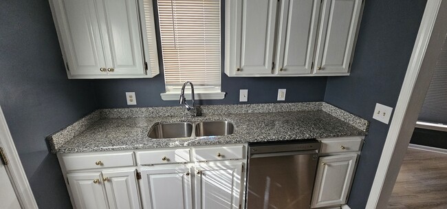 Building Photo - 41 Oakwater Dr