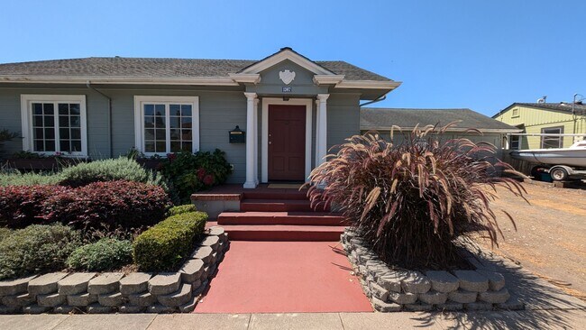 Primary Photo - Laurel Street Triplex