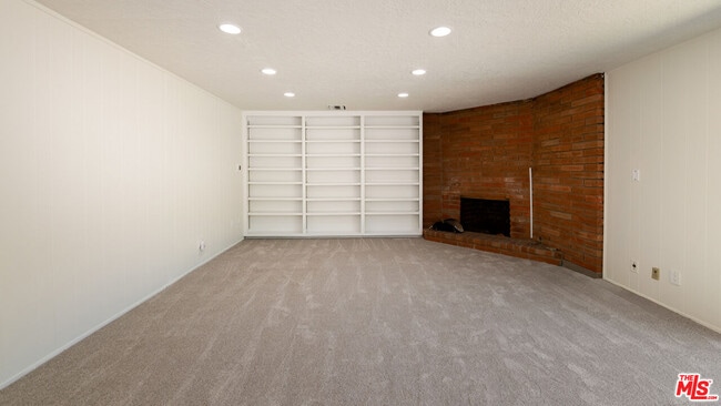 Building Photo - 3102 Granville Ave