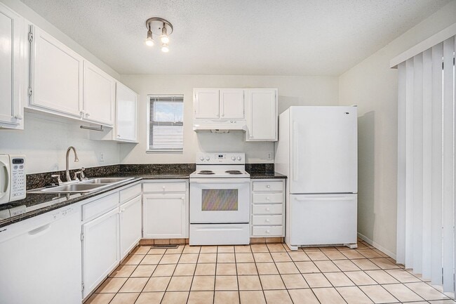 Building Photo - 9626 E Kansas Cir