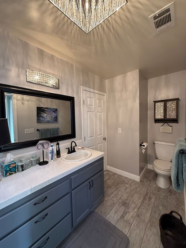 Building Photo - Stunning Fully Furnished 3 Bed-3 Bath Home with Den - Over 2300 Sq Ft.